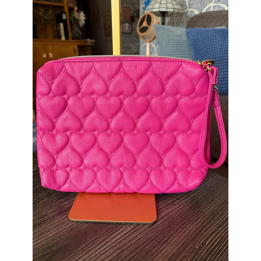 Betsy Johnson Bright Barbie Pink Large Wrist Pouch/Tablet Cover 11x8.5 - Picture 4 of 4